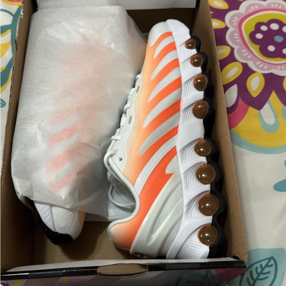 Nike DN8 Vibrant Orange and White Running Shoes - Picture 6 of 9